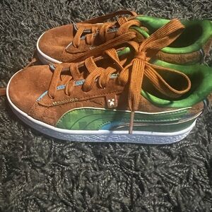 Boys Minecraft Pumas size 1.5